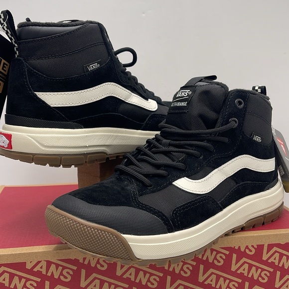 Vans Men’s Ultrarange Exo
Black/Marshmallow
VN0A5KS5BPO
Boots MTE Cold Weather - Picture 1 of 16